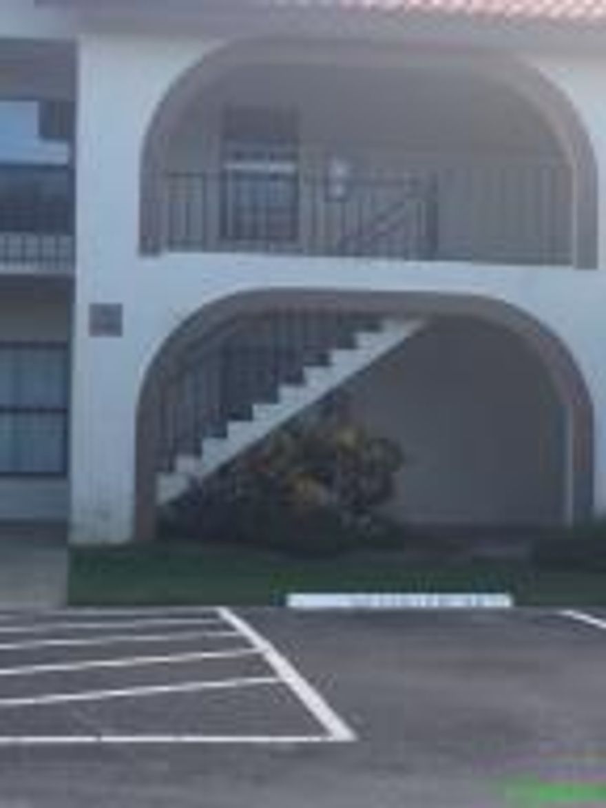 2 bedrooms 2 bathroom condo with lake view, gated community and central located to shops, restaurants and highways!