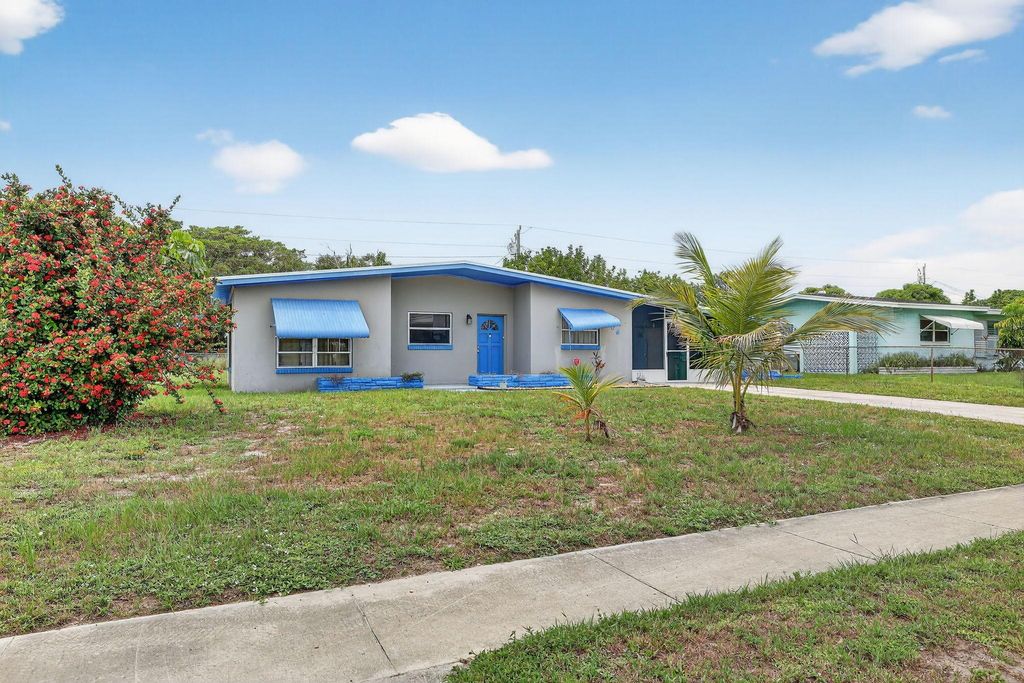 Photo of 106 NE Entrada Avenue, Port Saint Lucie, FL 34952 (MLS # R11119039)