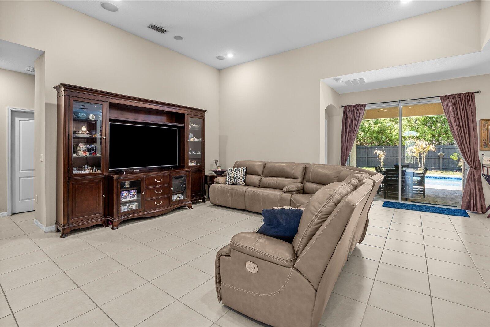 PORT ST LUCIE SECTION 46 1ST REPLAT - Residential