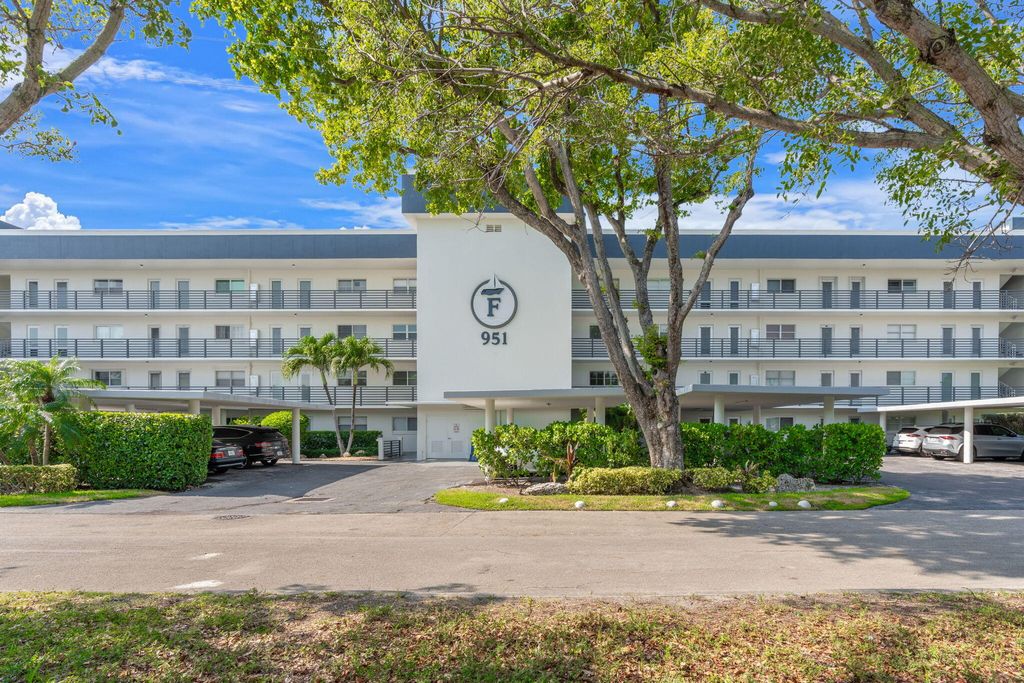 Photo of 951 Spanish Circle #346, Delray Beach, FL 33483 (MLS # B26044681)