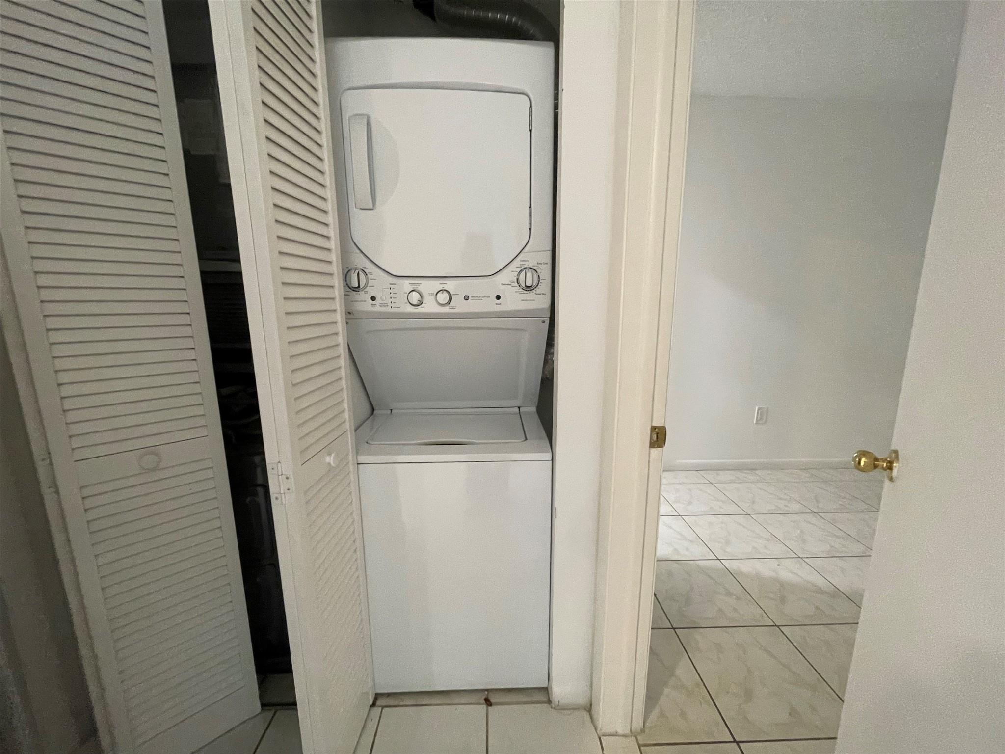 Shaker Woods Village - Residential Lease