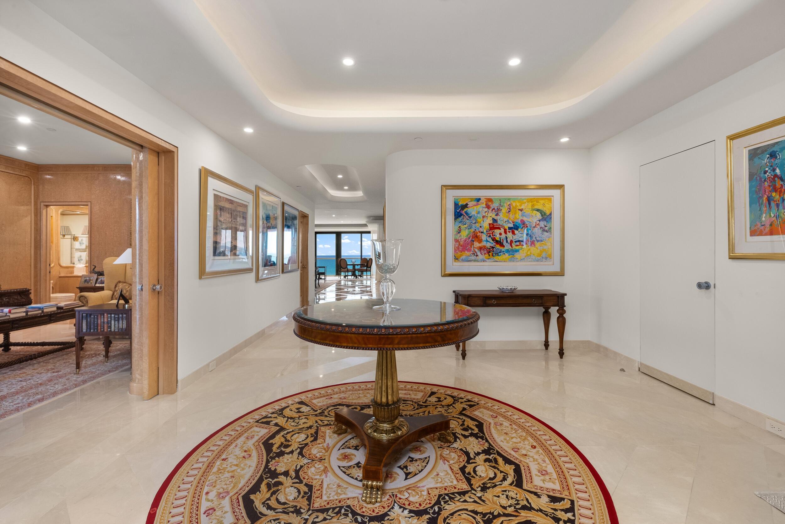 2 N Breakers Row N32
