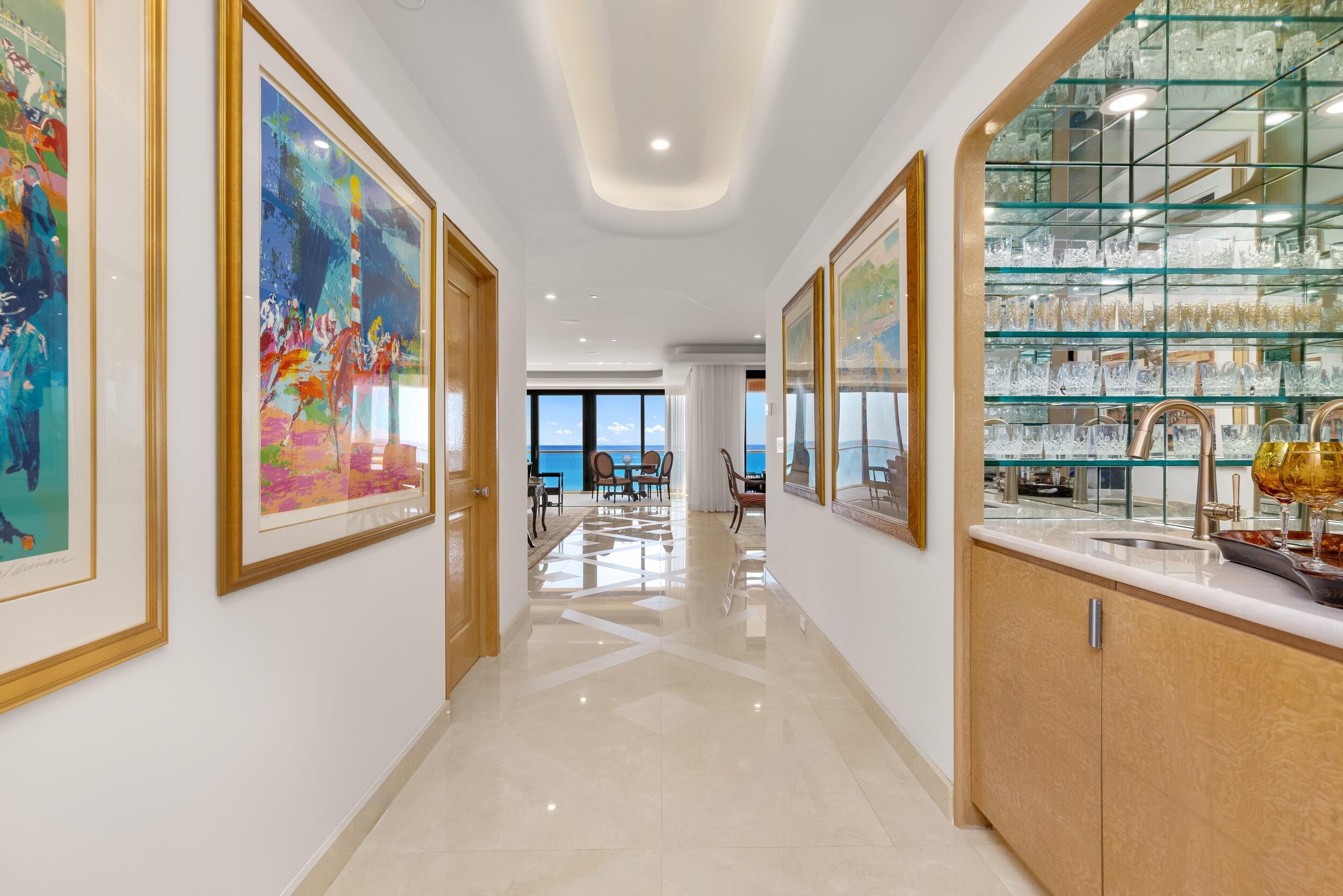 2 N Breakers Row N32