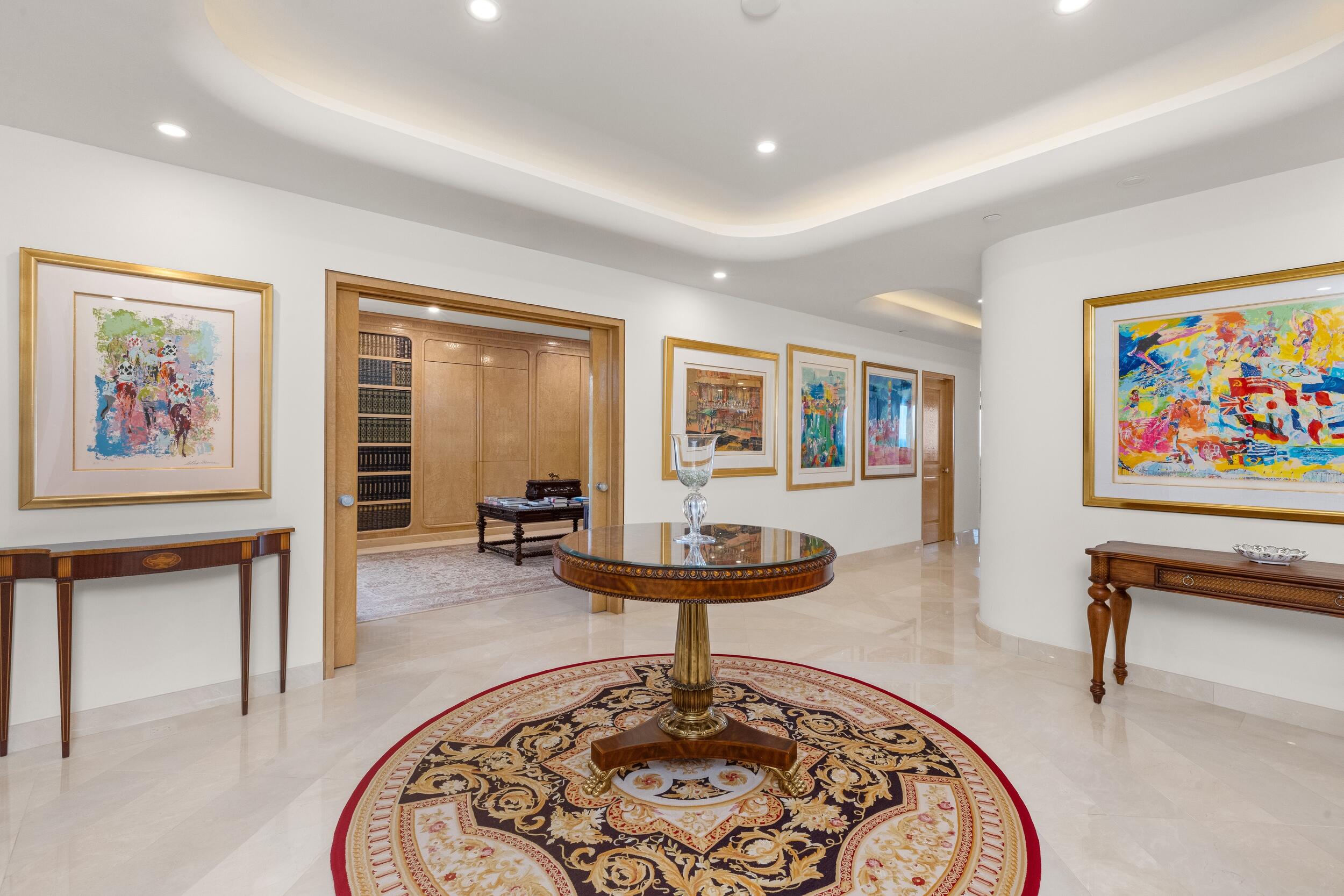 2 N Breakers Row N32