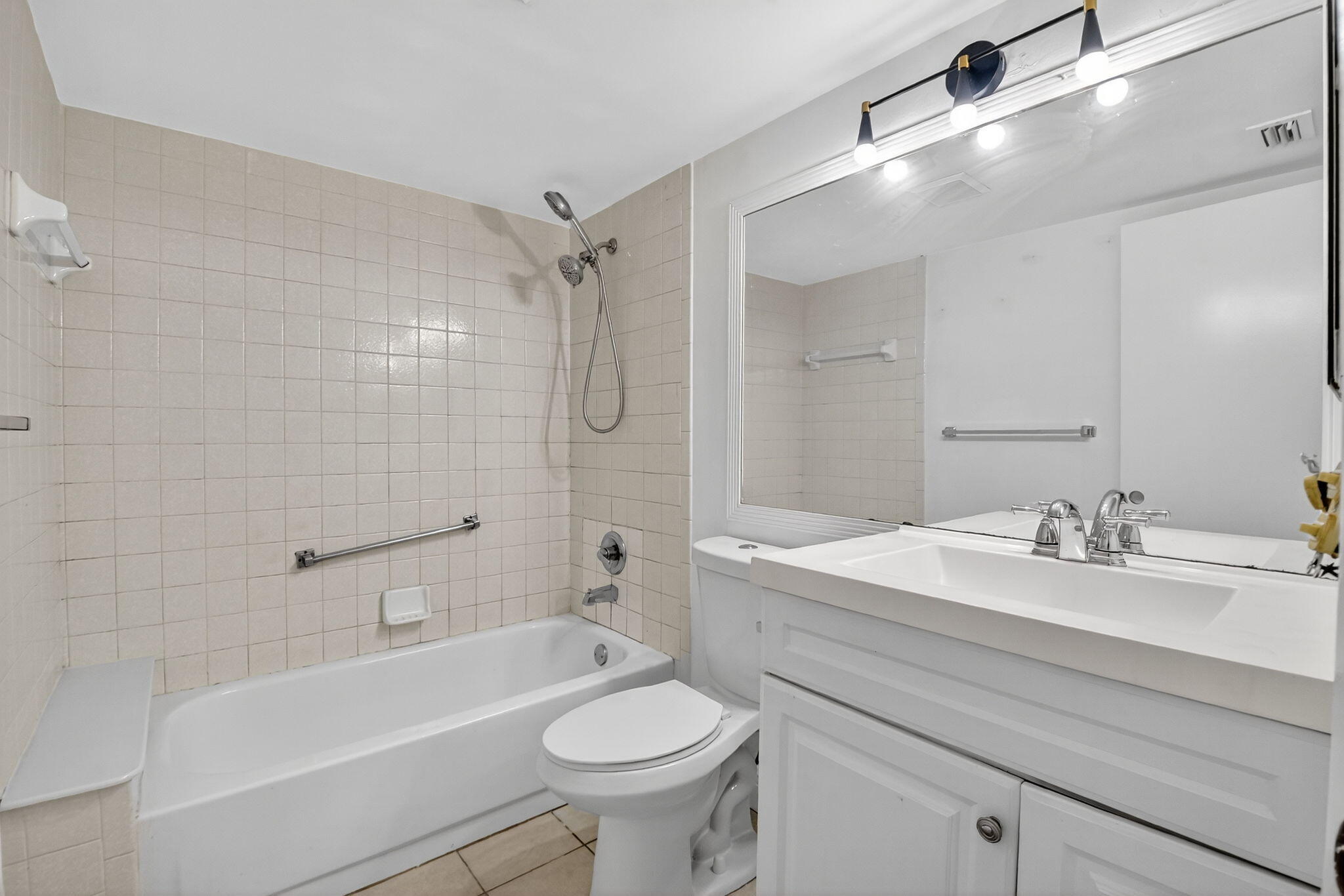 CHARTER CLUB OF PALM BEACH CONDO - Residential Lease