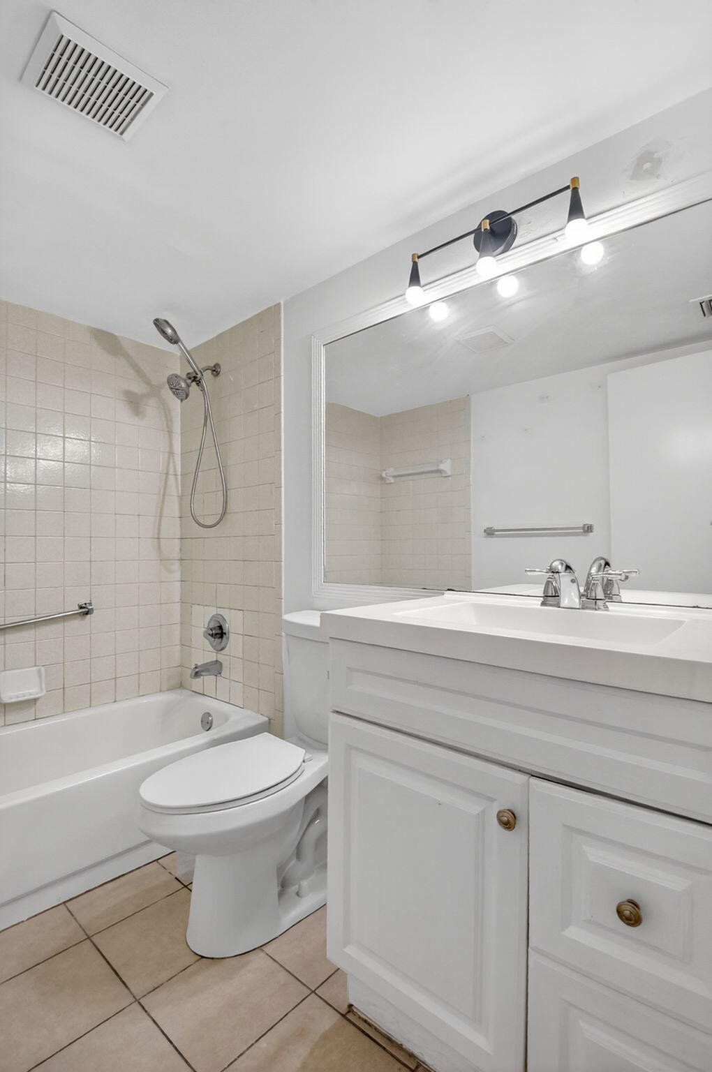 CHARTER CLUB OF PALM BEACH CONDO - Residential Lease