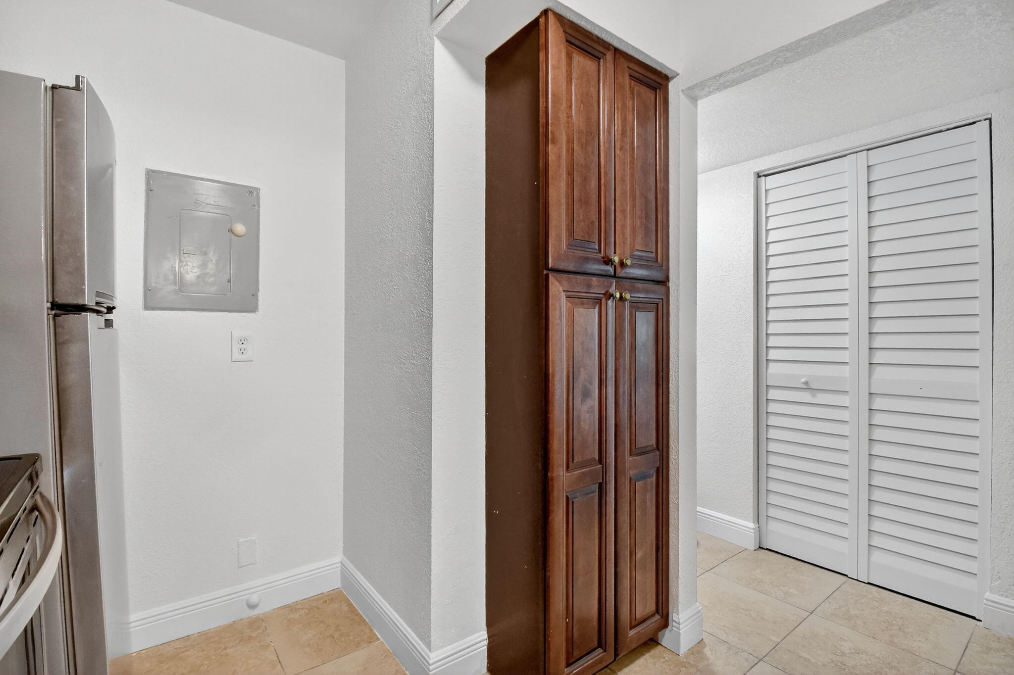 CHARTER CLUB OF PALM BEACH CONDO - Residential Lease