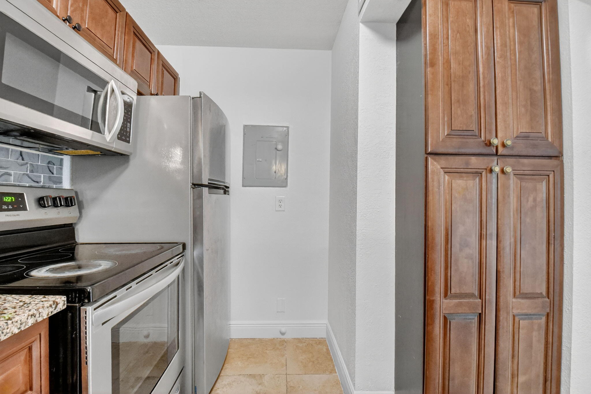 CHARTER CLUB OF PALM BEACH CONDO - Residential Lease