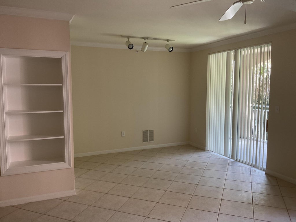 Photo of 6556 Emerald Dunes Drive #206, West Palm Beach, FL 33411 (MLS # R10948135)