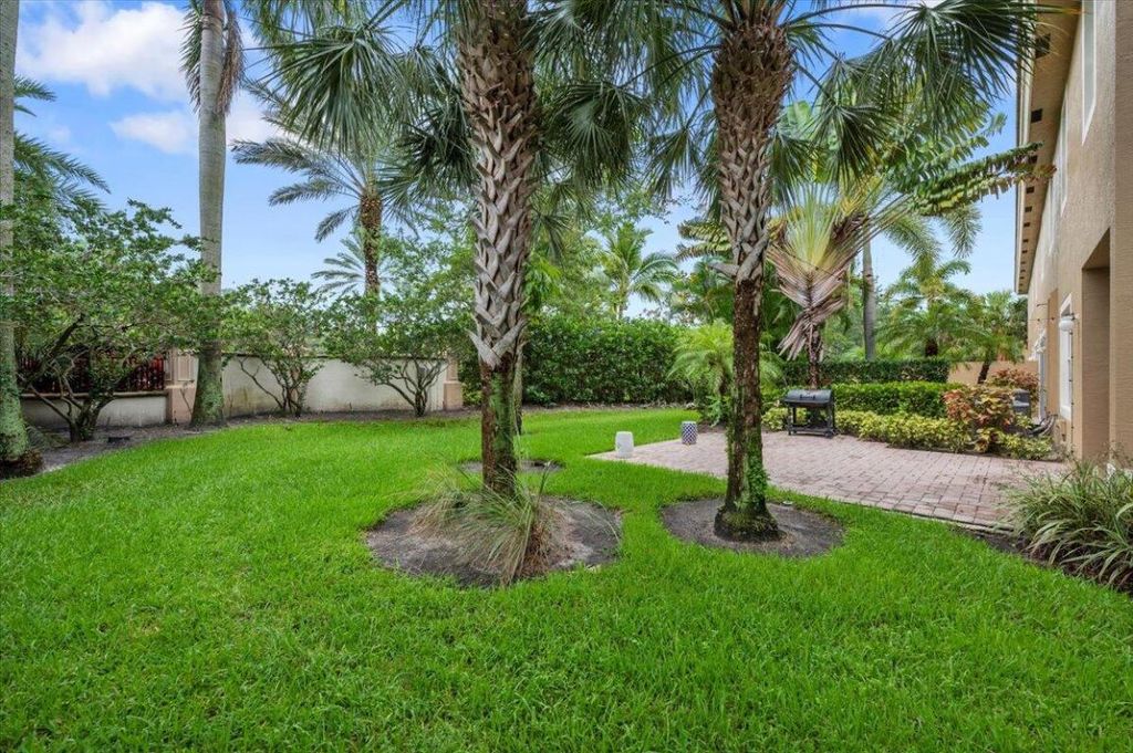 Photo of 4555 Cadiz Circle, Palm Beach Gardens, FL 33418 (MLS # R10997241)