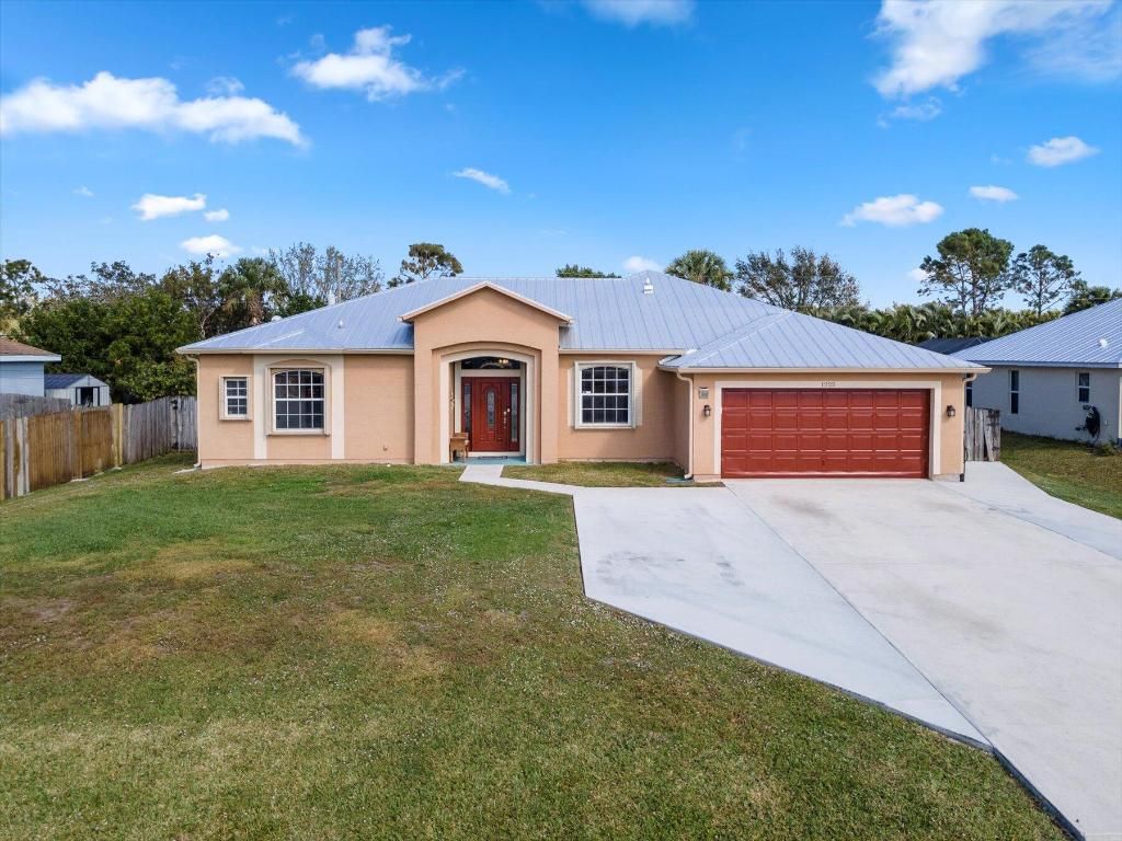 Photo of 1225 SW Janette Avenue, Port Saint Lucie, FL 34953 (MLS # R10960088)