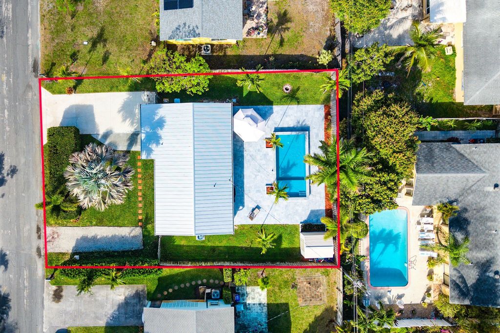 Photo of 149 SE 27th Place, Boynton Beach, FL 33435 (MLS # B26003975)