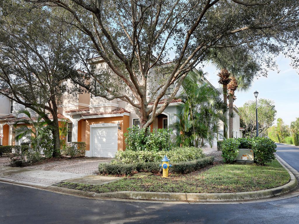 Photo of 102 E Astor Circle, Delray Beach, FL 33484 (MLS # R11154423)
