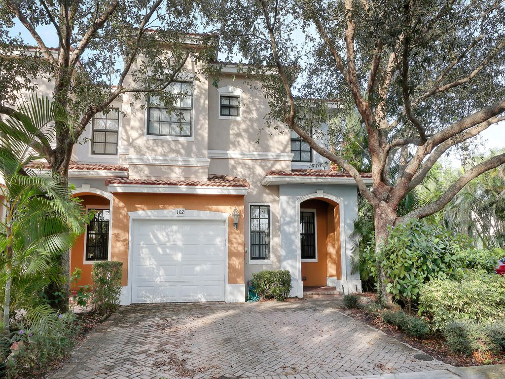 Photo of 102 E Astor Circle, Delray Beach, FL 33484 (MLS # R11154423)