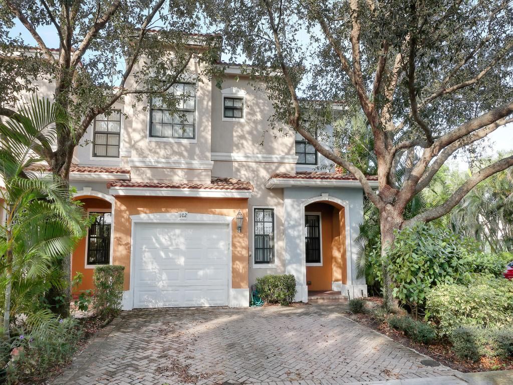 Photo of 102 E Astor Circle, Delray Beach, FL 33484 (MLS # R11154423)