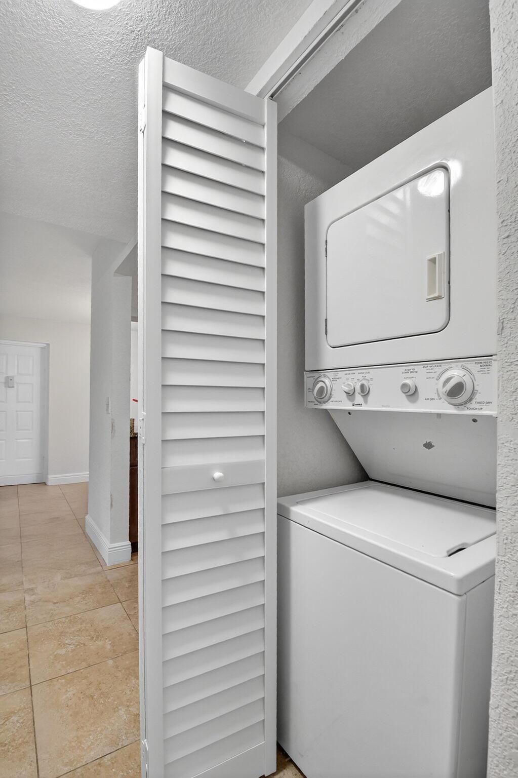 CHARTER CLUB OF PALM BEAC - Residential