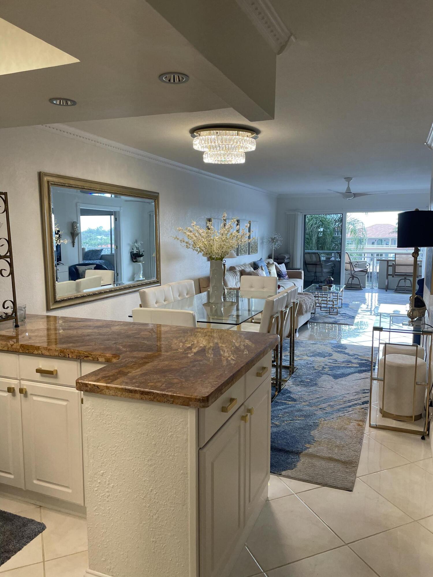 1198 Hillsboro Mile 302