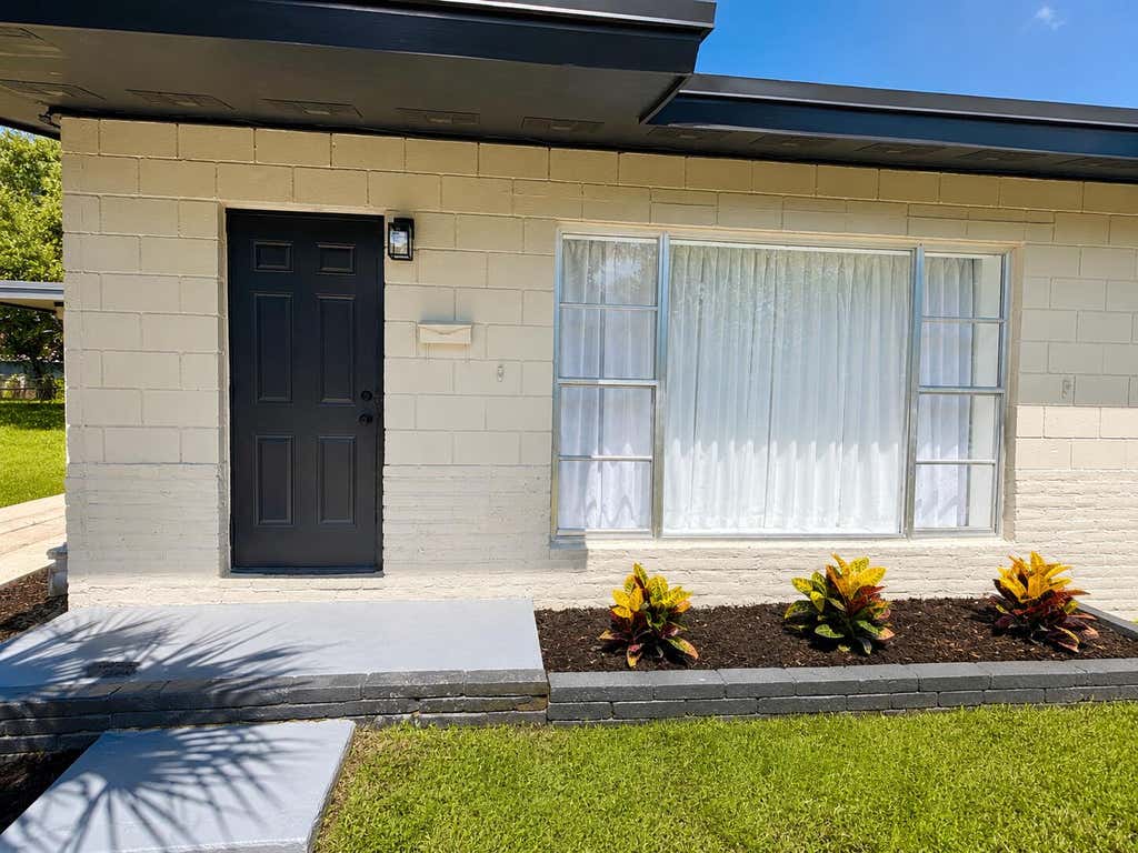 Photo of 1606 N 14TH Street, Fort Pierce, FL 34950 (MLS # B26062112)