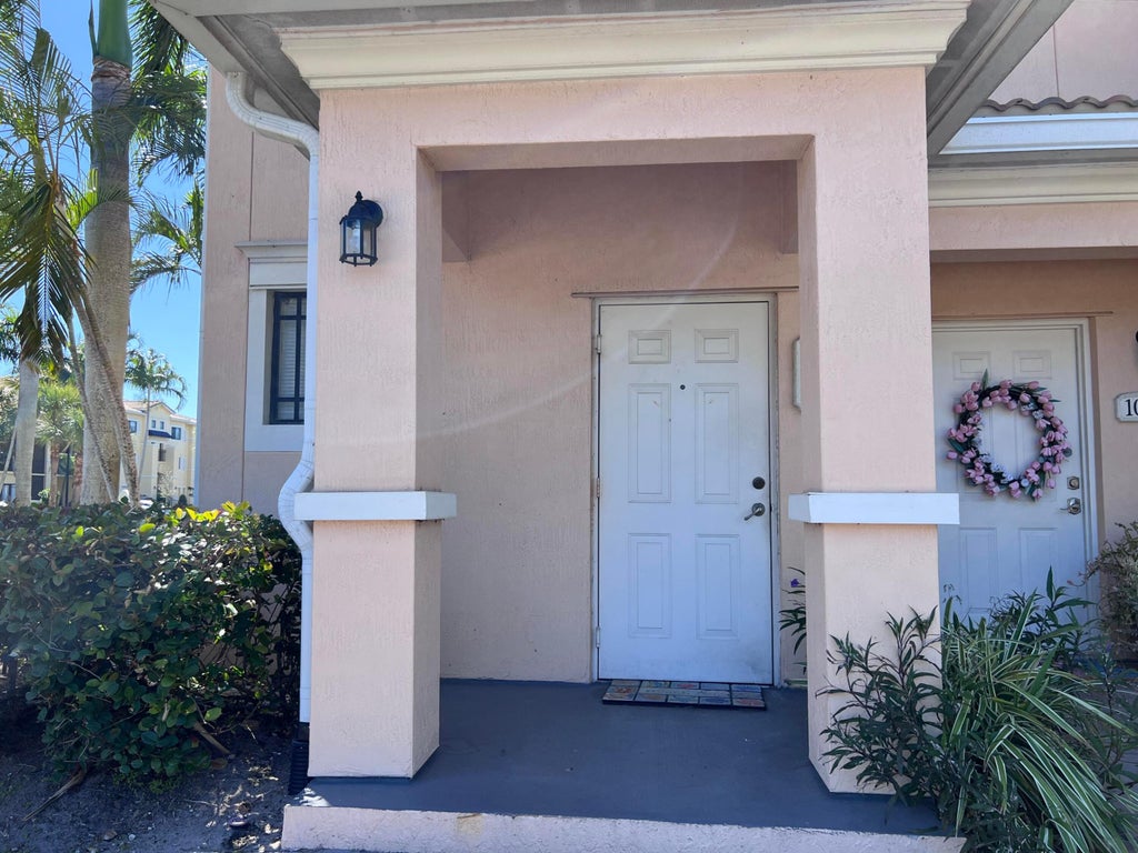 Photo of 2808 Amalei Drive #101, Palm Beach Gardens, FL 33410 (MLS # R11105418)