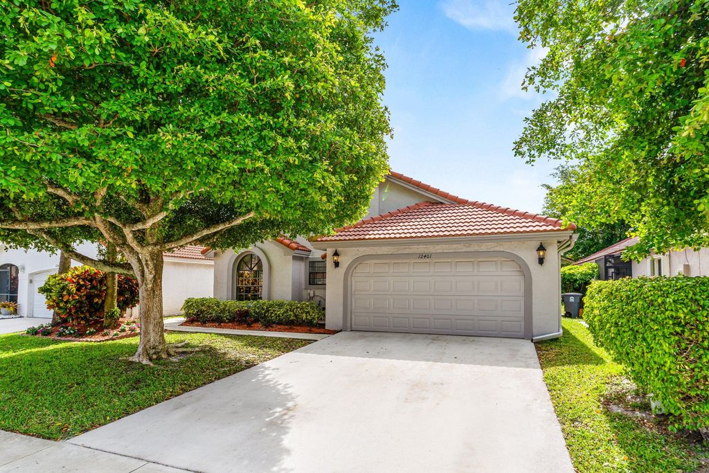 Photo of 12401 Boneventure Drive, Boynton Beach, FL 33437 (MLS # B26015449)