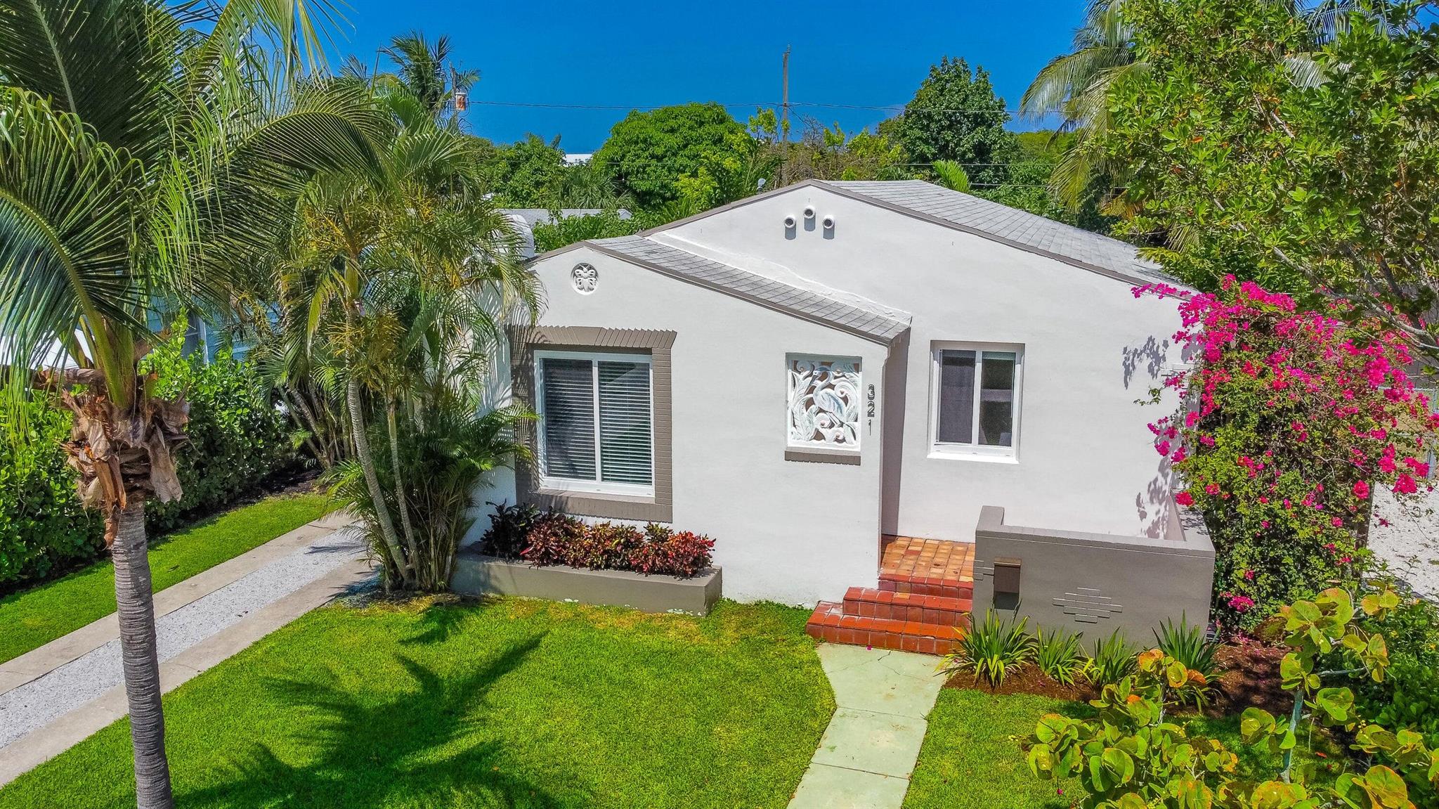 Just a short walk to Atlantic Avenue, shops, restaurants, and art galleries this is the perfect home base from which to discover and enjoy all that Delray Beach has to offer. Lots of Craftsman charm with modern kitchen and bathroom amenities. Tenant pays for cable, internet and electricity. Landlord pays for Water, sewer, trash and yard care. No pets Tenant must have proof of renters insurance (easy to get) There is a 1/1 cottage in the back that could be added to lease. Measurements are approximate.