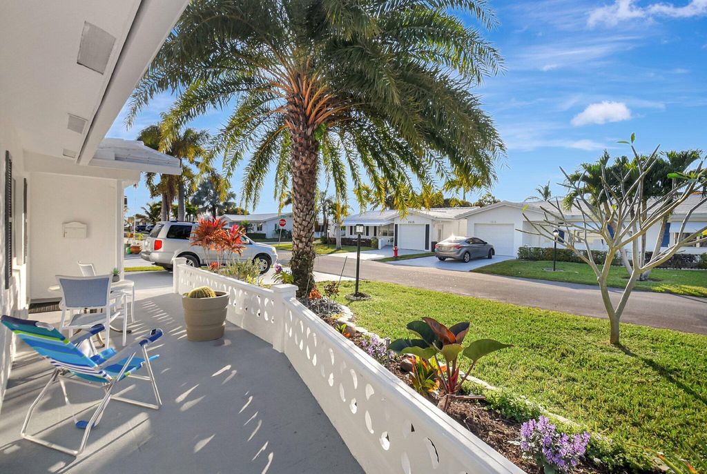 Photo of 1512 SW 21 St, Boynton Beach, FL 33426 (MLS # R11052068)