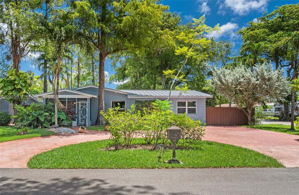 Photo of 4270 NW 20th Avenue, Oakland Park, FL 33309 (MLS # A12023008)