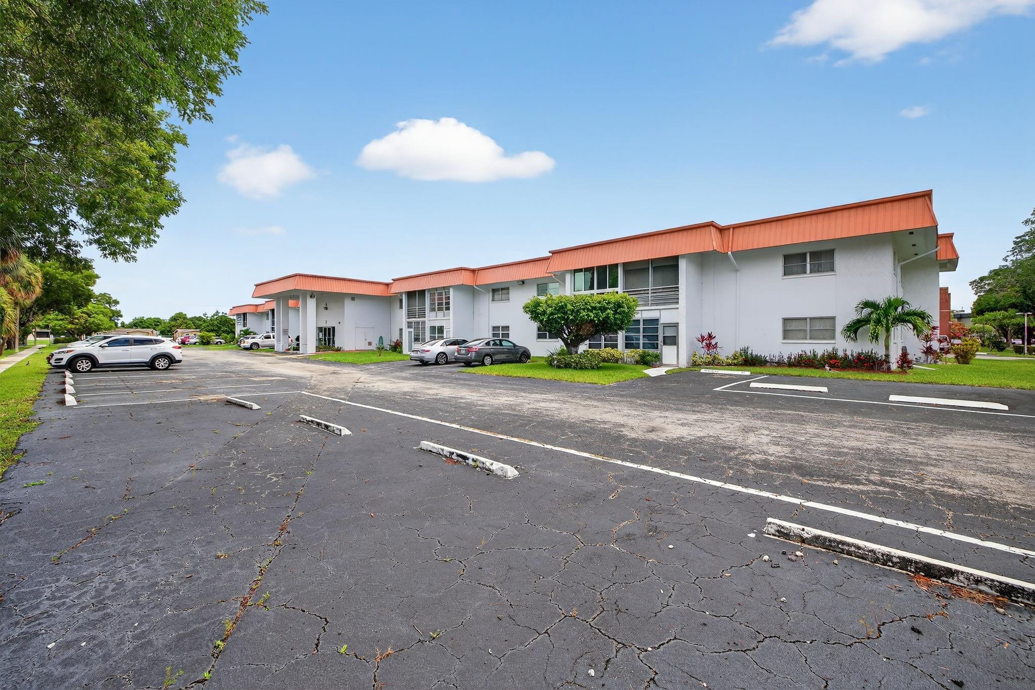 4881 NW 22nd Street B12, Lauderhill, FL, 33313/$70,000 2 4881 NW 22nd Street B12