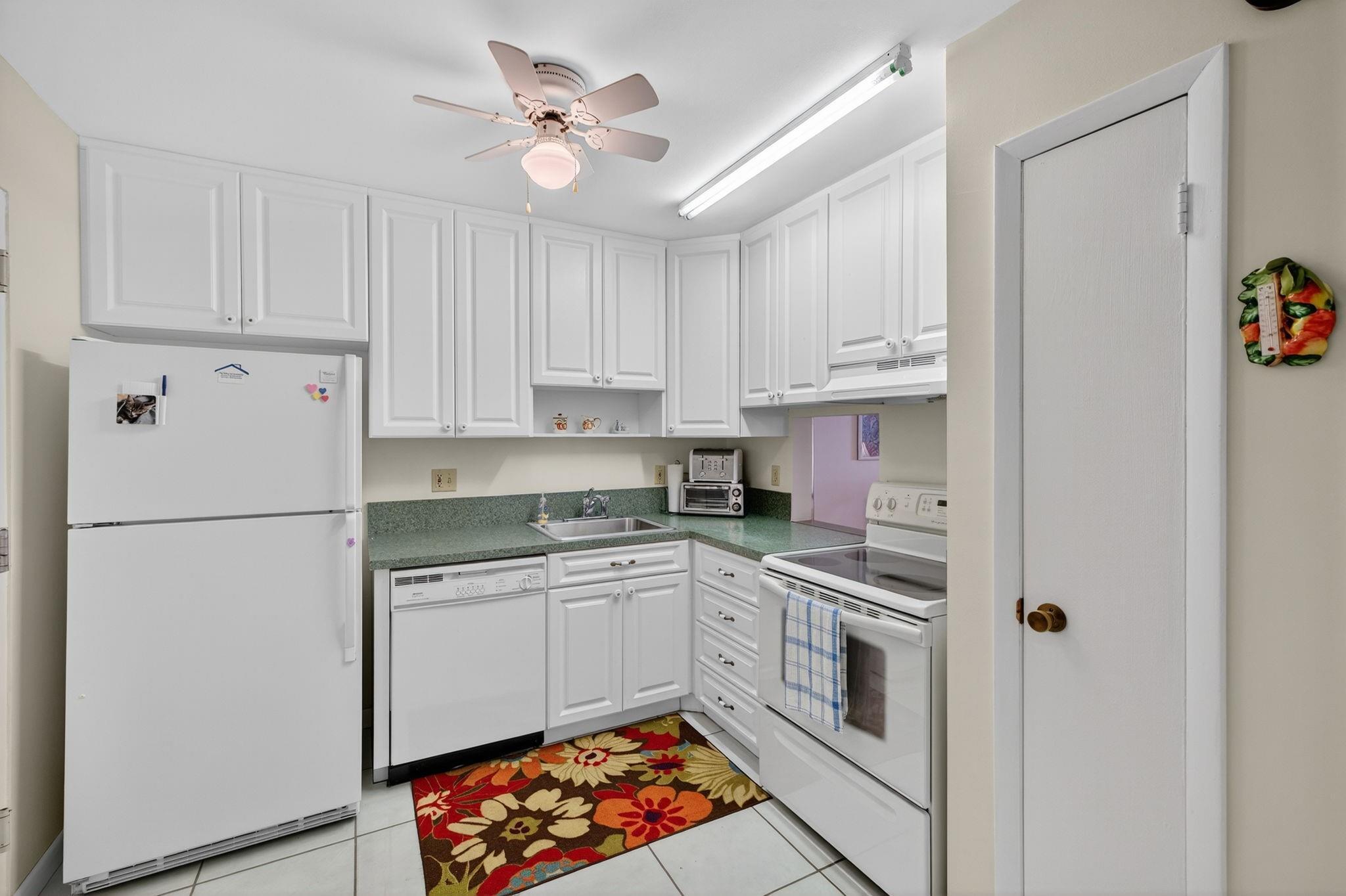 CASTLE APARTMENTS 3 CONDO - Residential