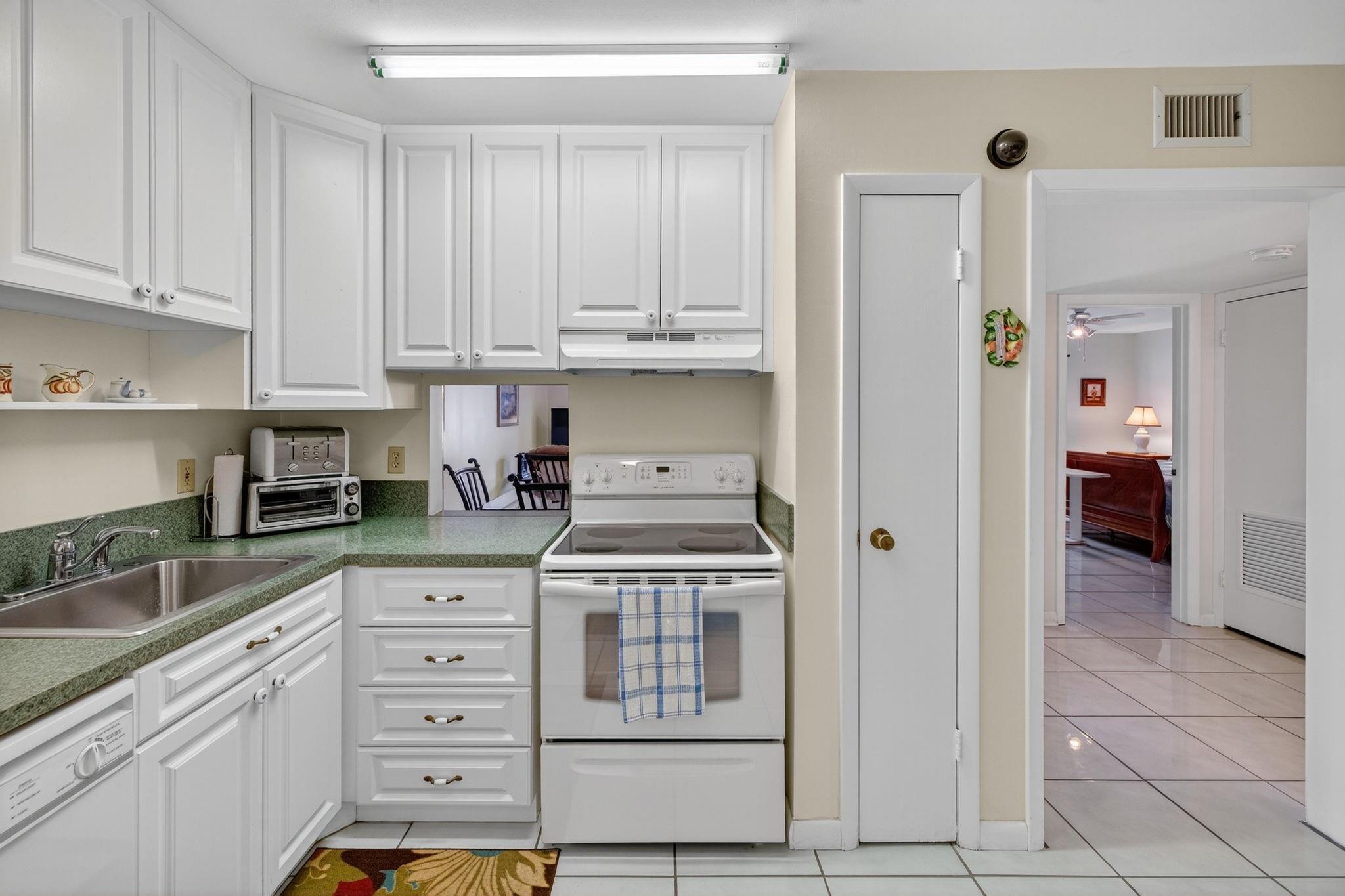 CASTLE APARTMENTS 3 CONDO - Residential