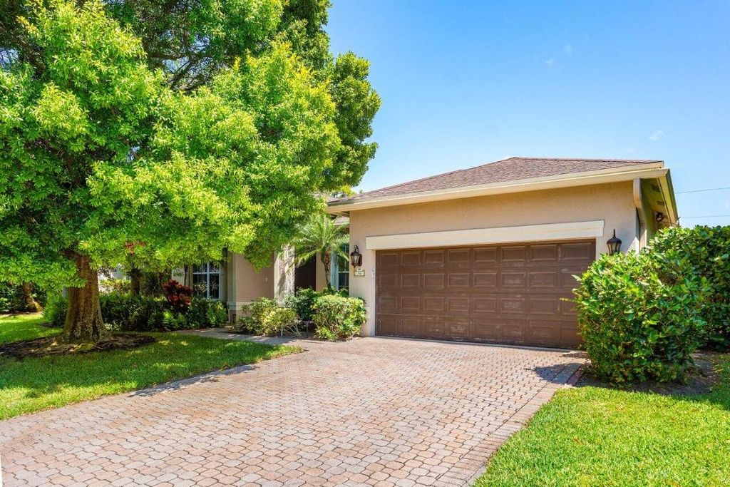 Photo of 54 Lake Eden Drive, Boynton Beach, FL 33435 (MLS # R11130575)