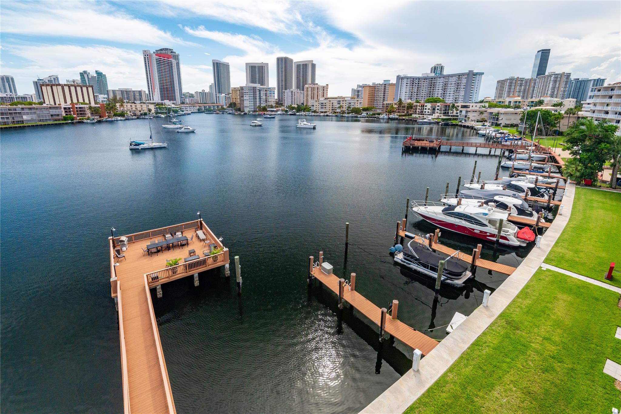 410 Golden Isles Dr 601