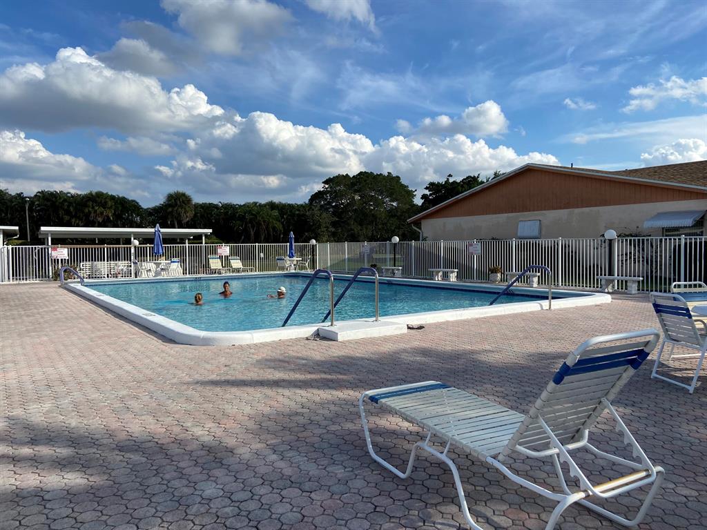 DELRAY VILLAS 1 - Residential