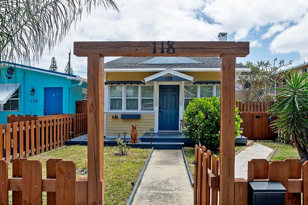 Photo of 118 S J Street, Lake Worth Beach, FL 33460 (MLS # B26020016)