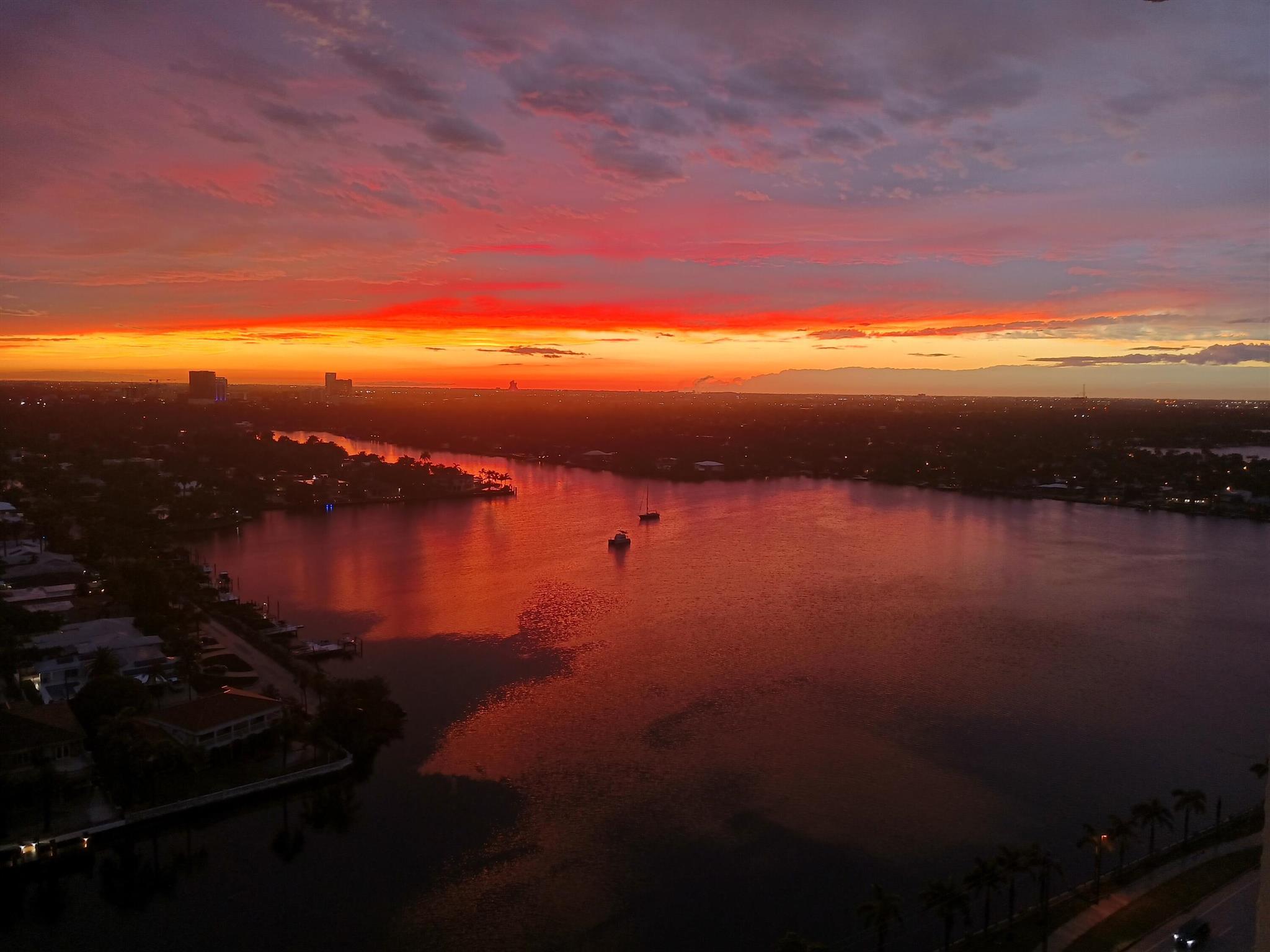 SUMMIT CONDO - Residential