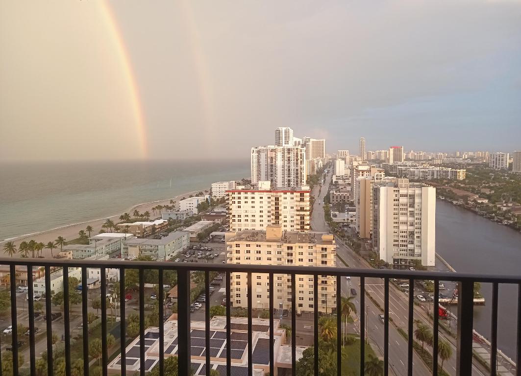 1201 S Ocean Drive 2512s