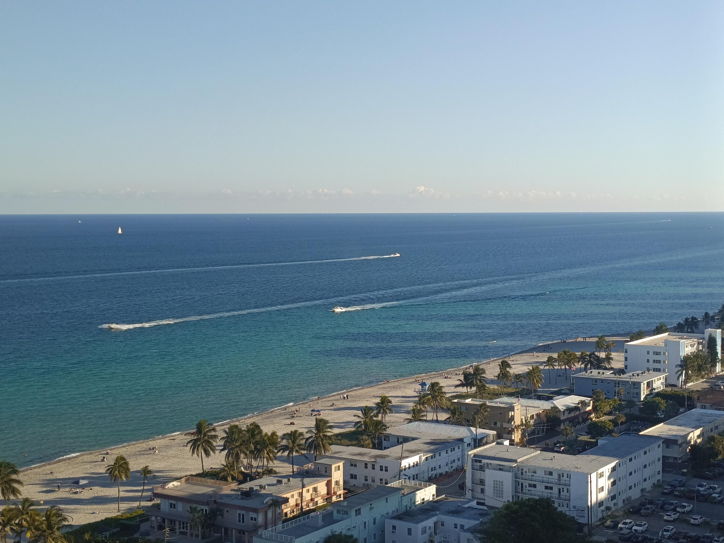 SUMMIT CONDO - Residential