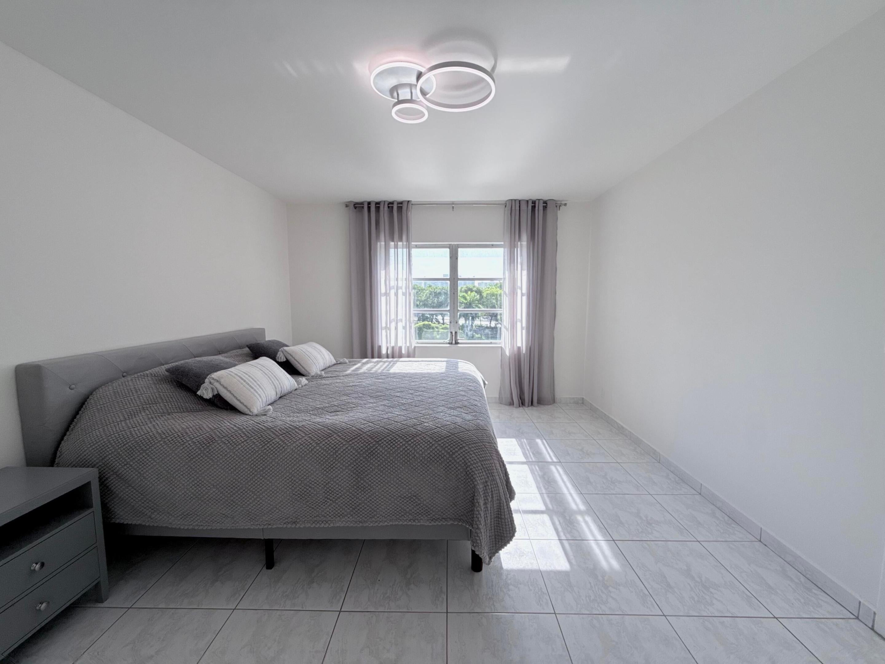 200 DIPLOMAT Parkway 520