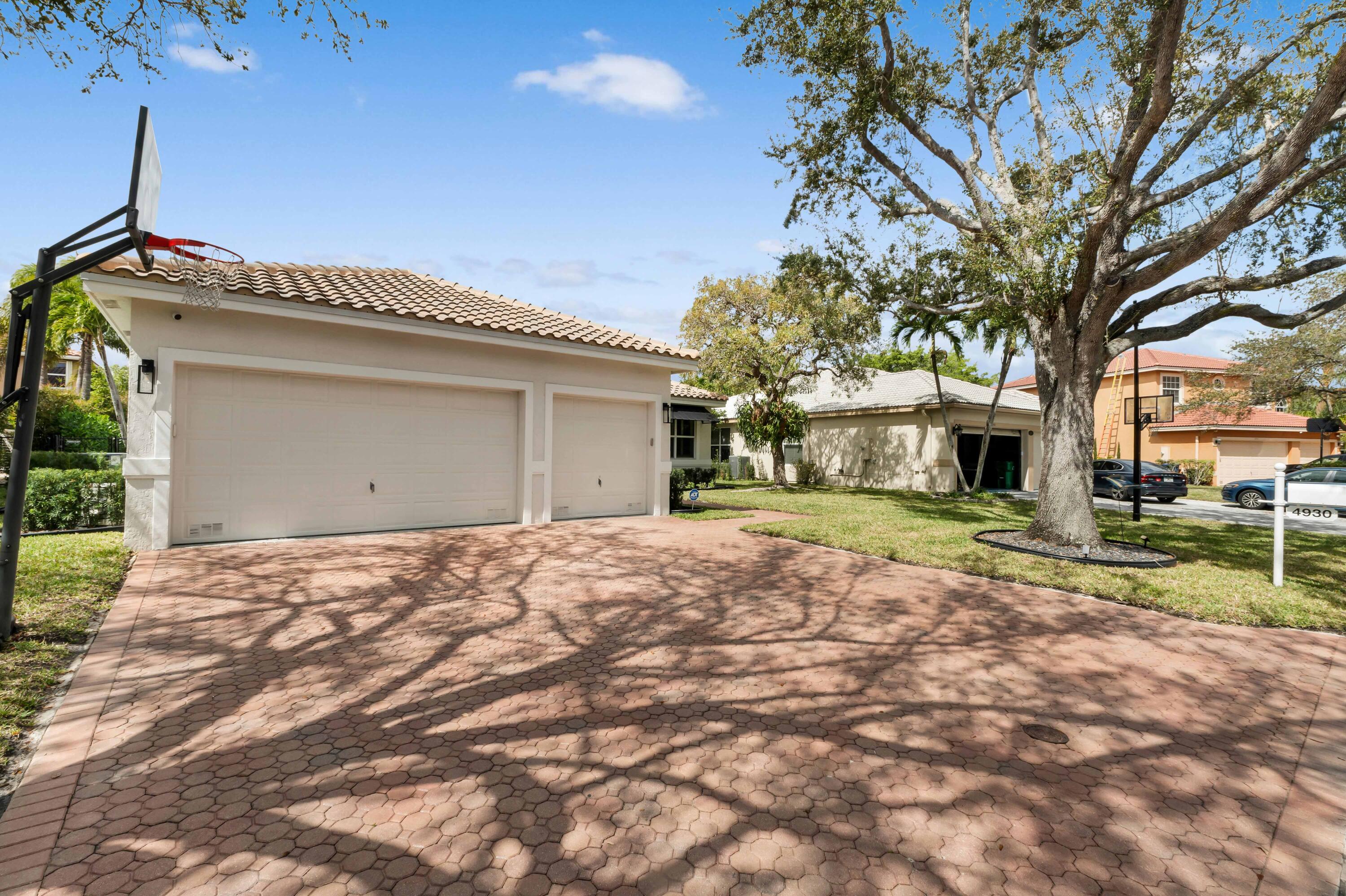 WYNDHAM CIRCLE - Residential