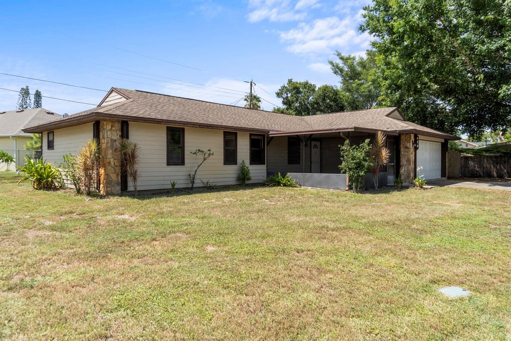 Photo of 450 Columbus Street E, Sebastian, FL 32958 (MLS # R11118648)