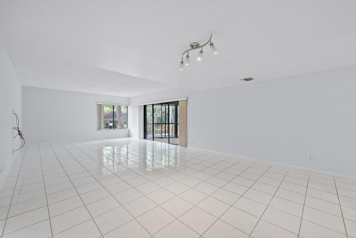 TWELVE OAKS CONDO - Residential