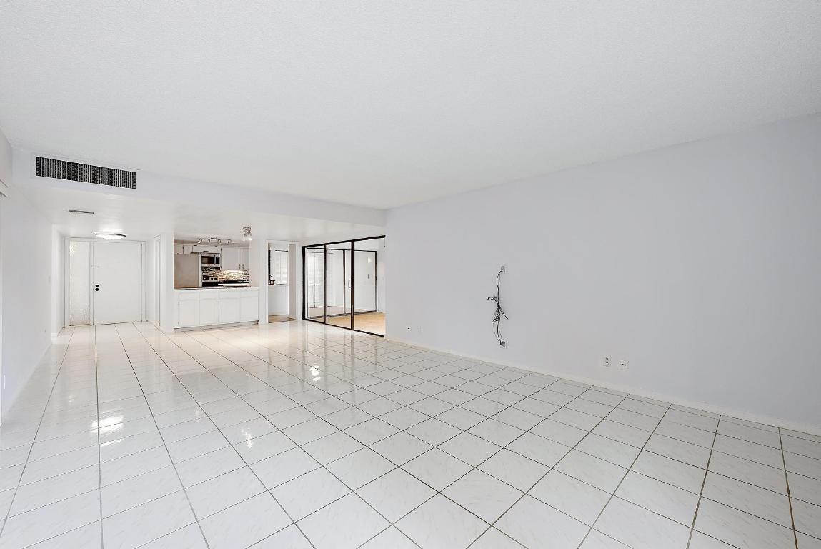 TWELVE OAKS CONDO - Residential