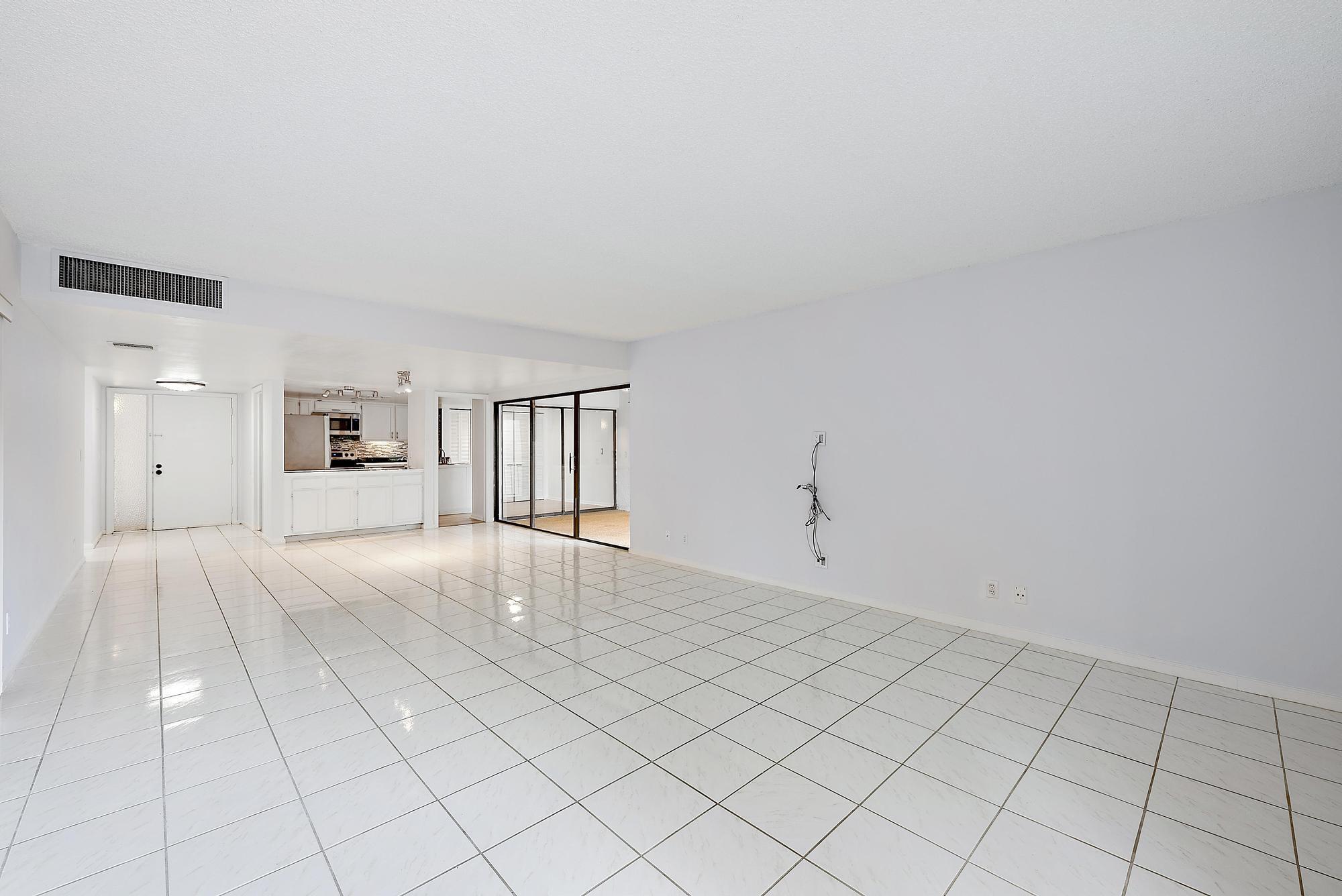 1660 Twelve Oaks Way 205