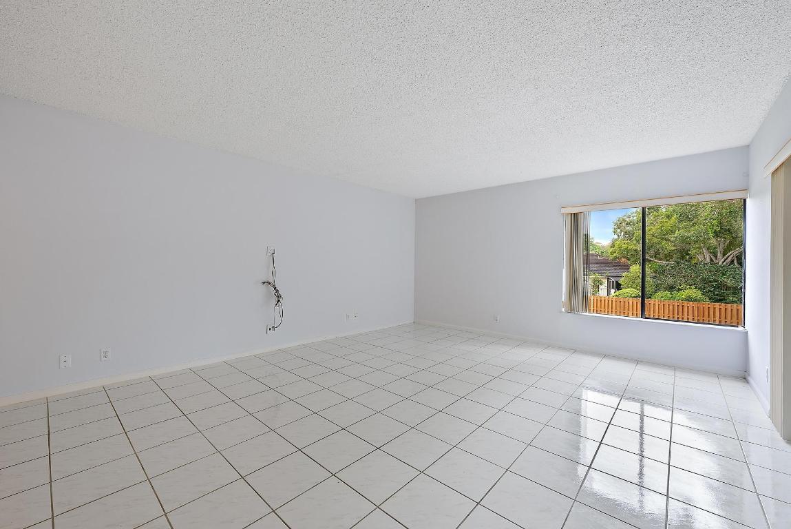 TWELVE OAKS CONDO - Residential