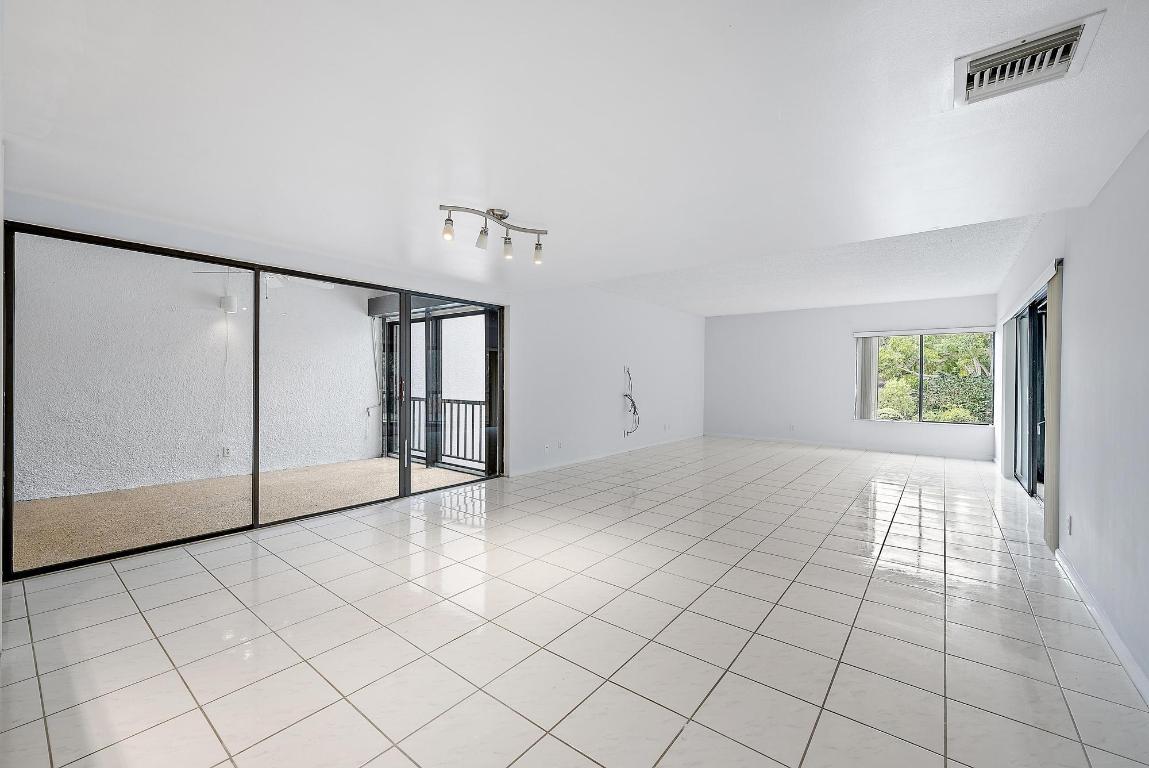 TWELVE OAKS CONDO - Residential