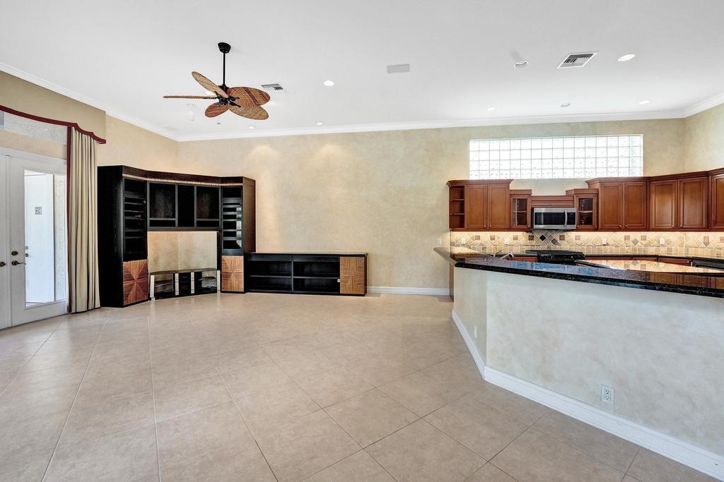 ADMIRALS COVE - Residential