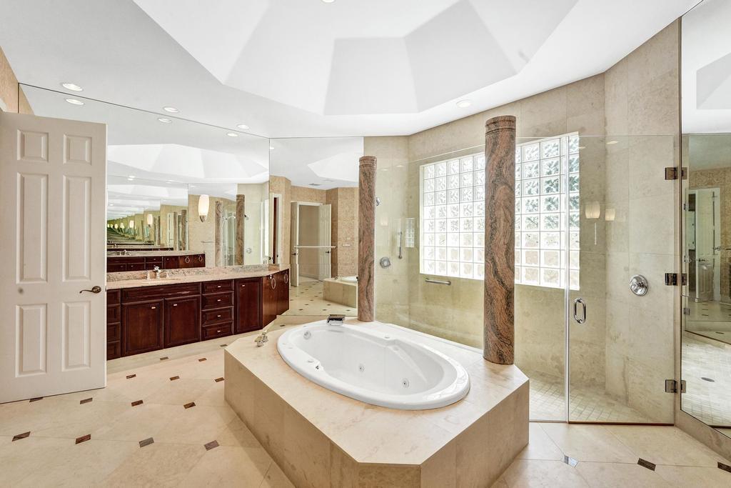 ADMIRALS COVE - Residential