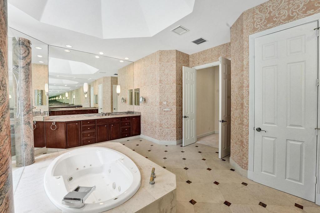 ADMIRALS COVE - Residential