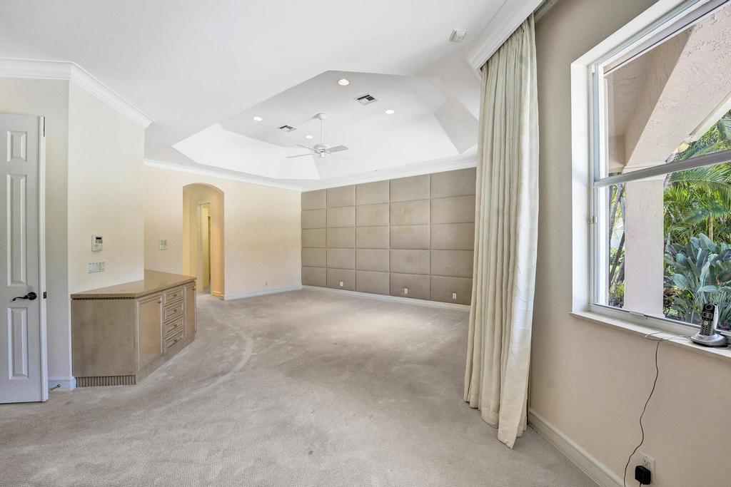 ADMIRALS COVE - Residential