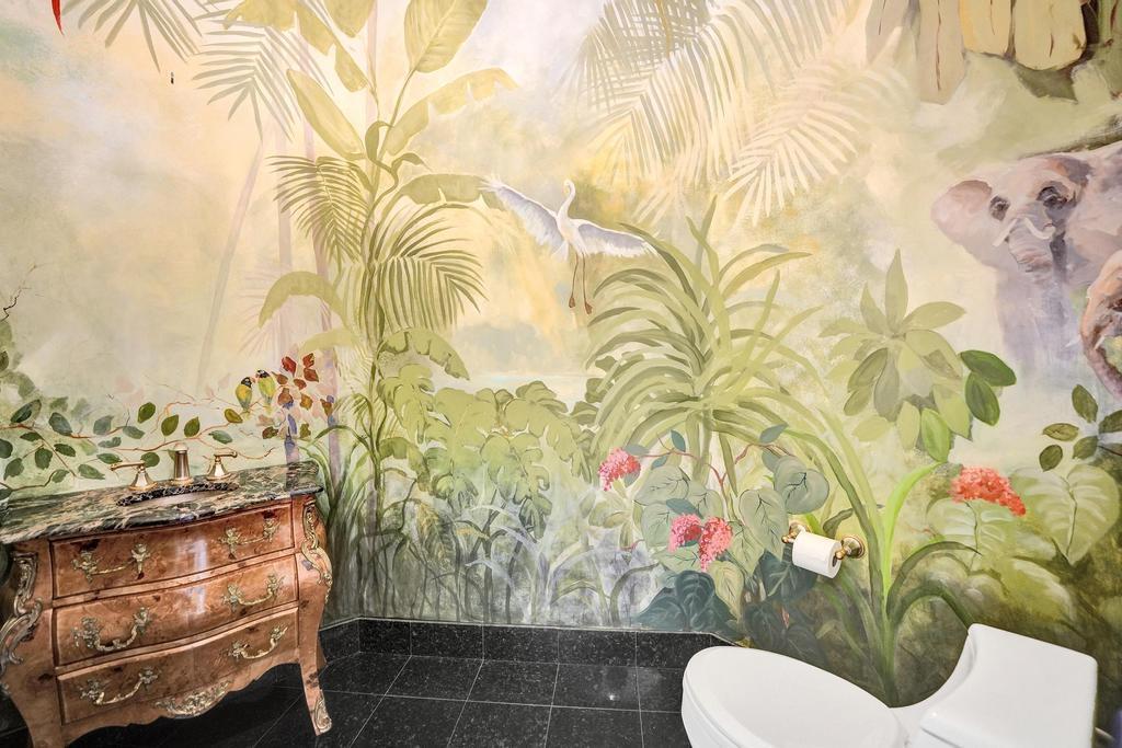 ADMIRALS COVE - Residential